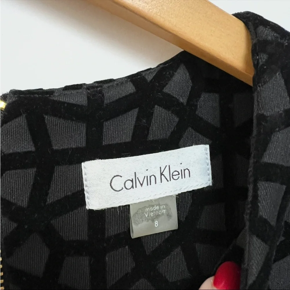 Calvin Klein Black Velvet Sheath Dress Knee Length Sleeveless Cocktail US 8 - Picture 4 of 8